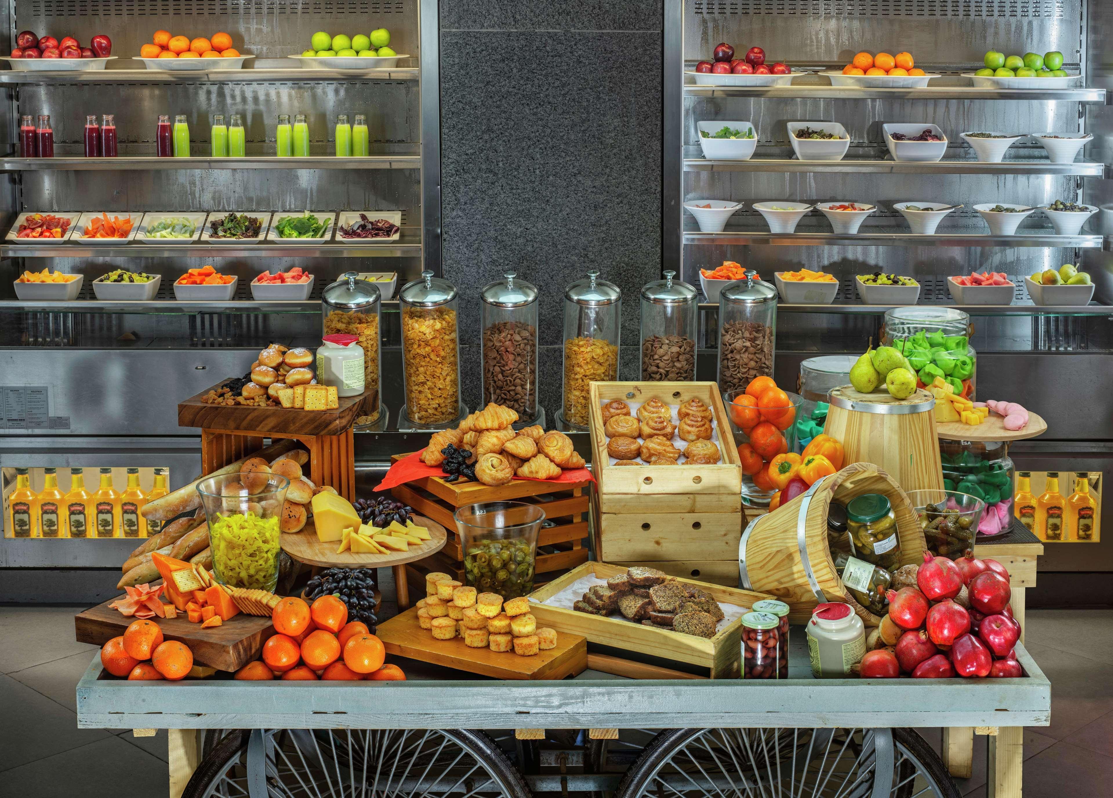 Hotel Doubletree By Hilton Goa - Panaji Esterno foto