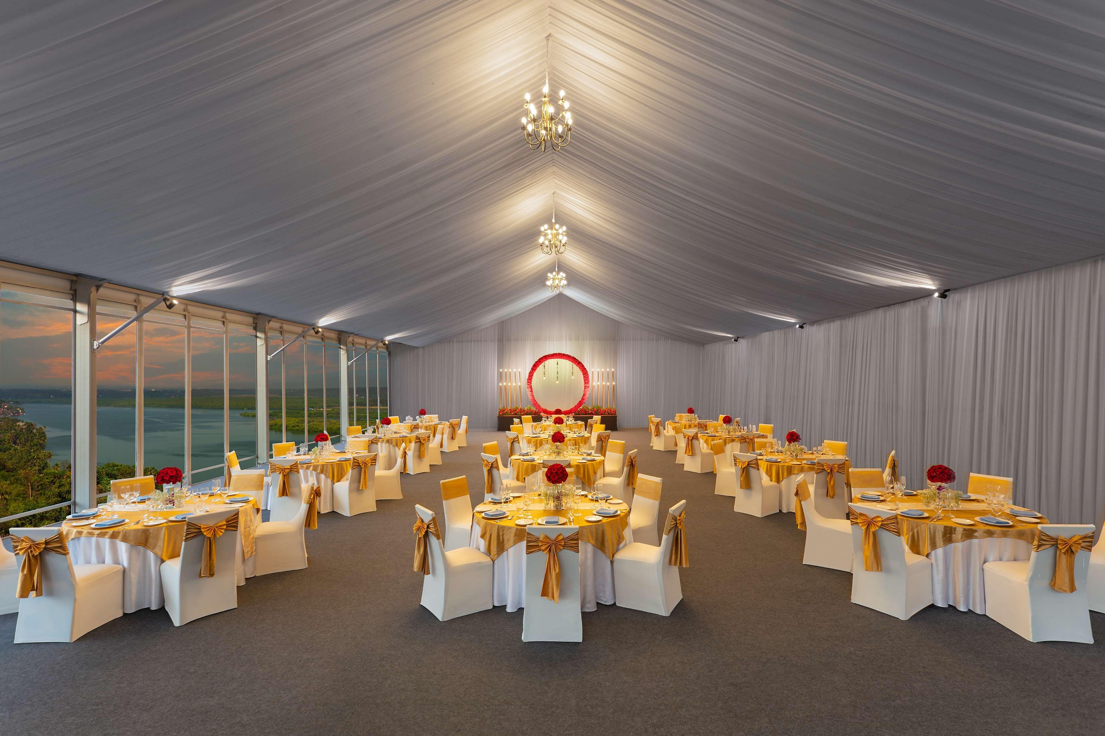 Hotel Doubletree By Hilton Goa - Panaji Esterno foto