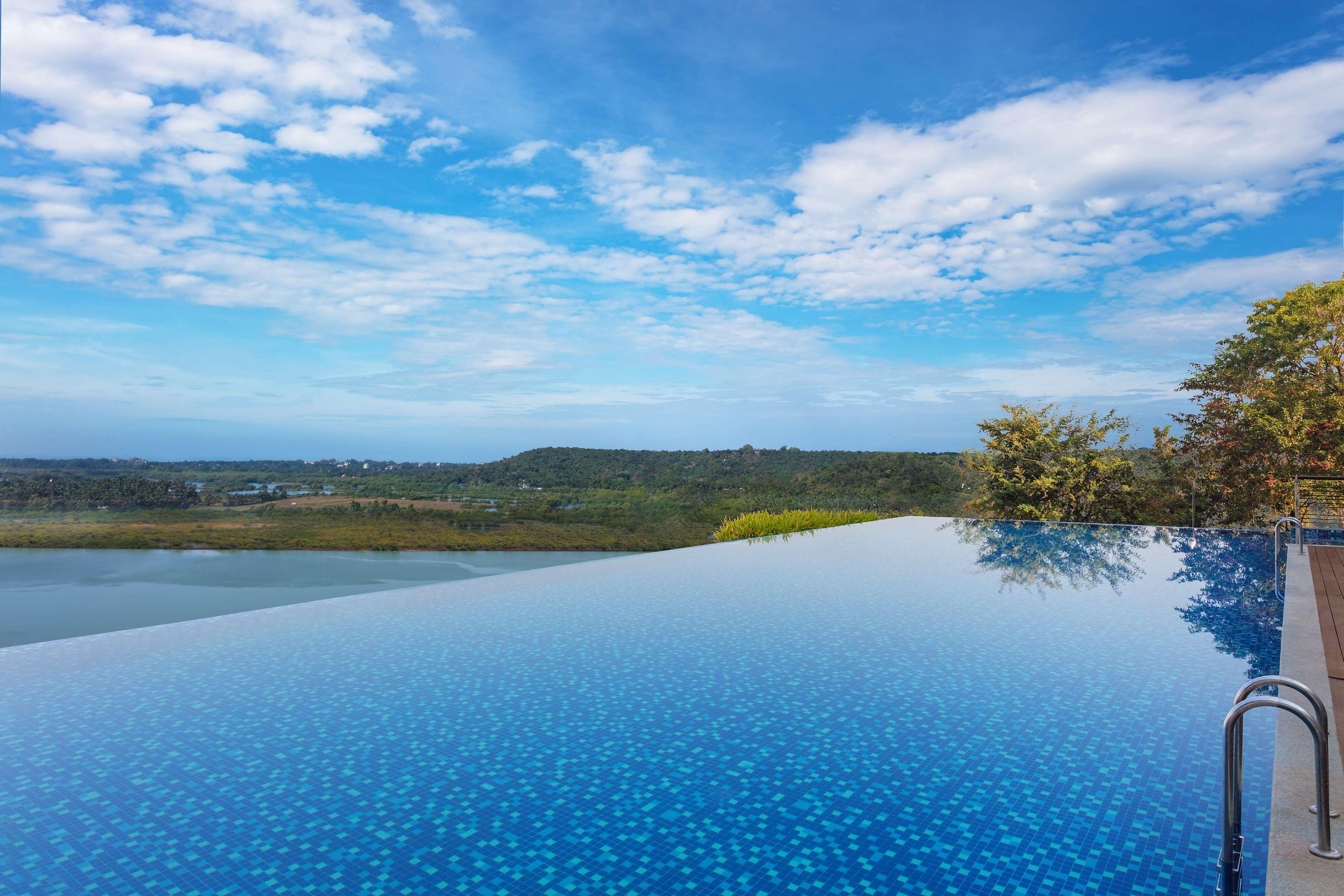 Hotel Doubletree By Hilton Goa - Panaji Esterno foto