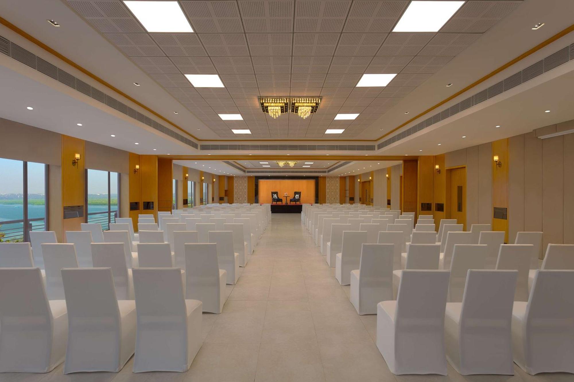 Hotel Doubletree By Hilton Goa - Panaji Esterno foto