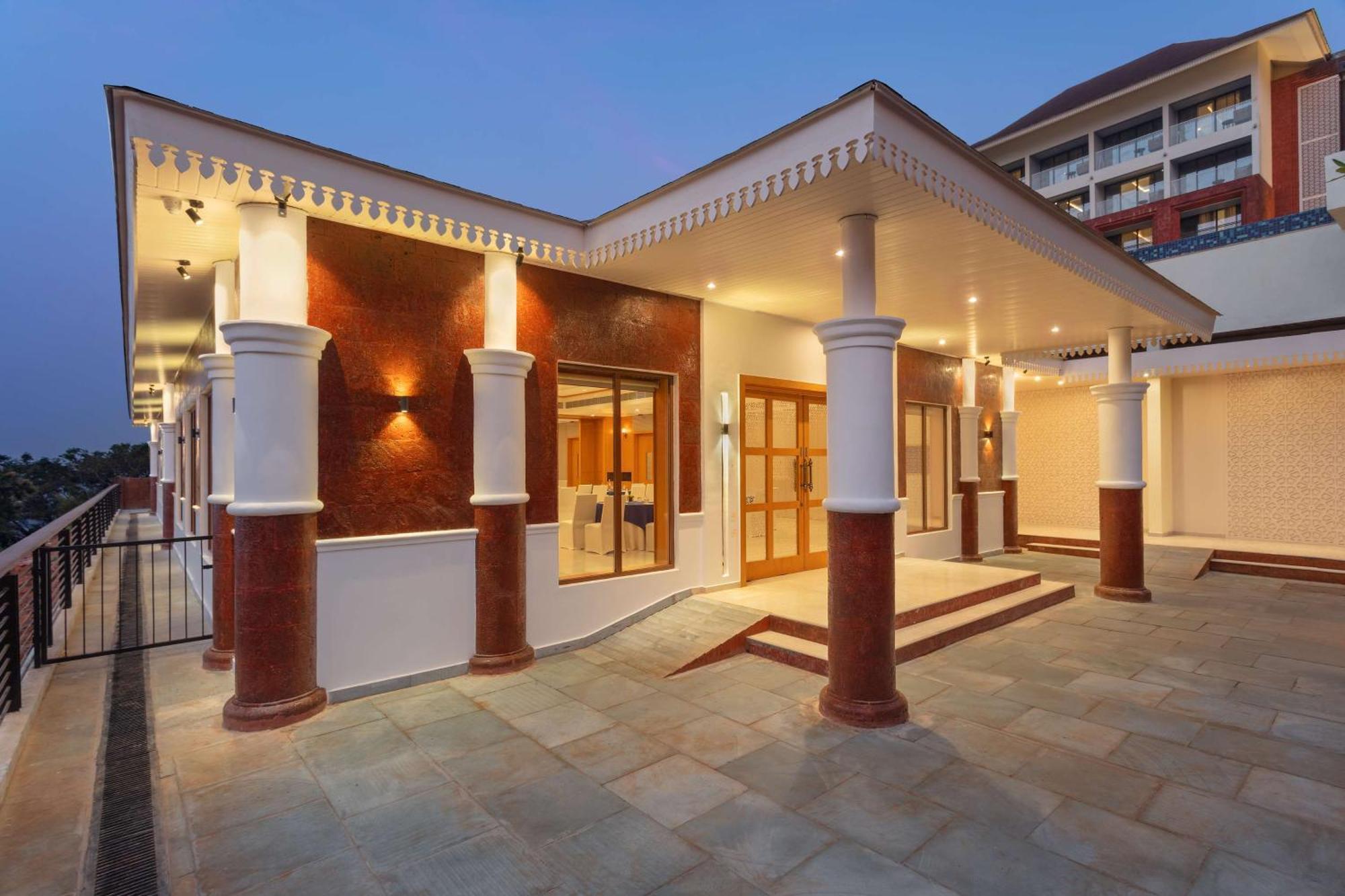 Hotel Doubletree By Hilton Goa - Panaji Esterno foto