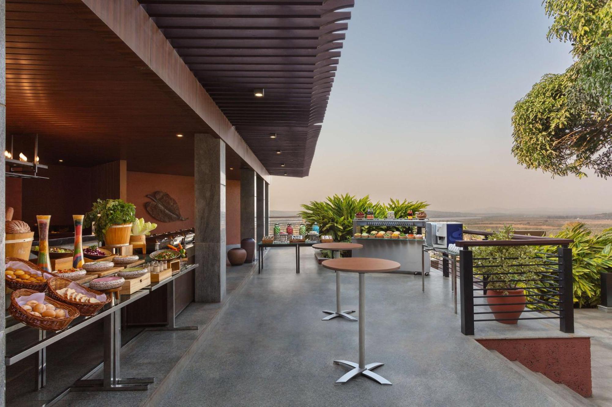 Hotel Doubletree By Hilton Goa - Panaji Esterno foto