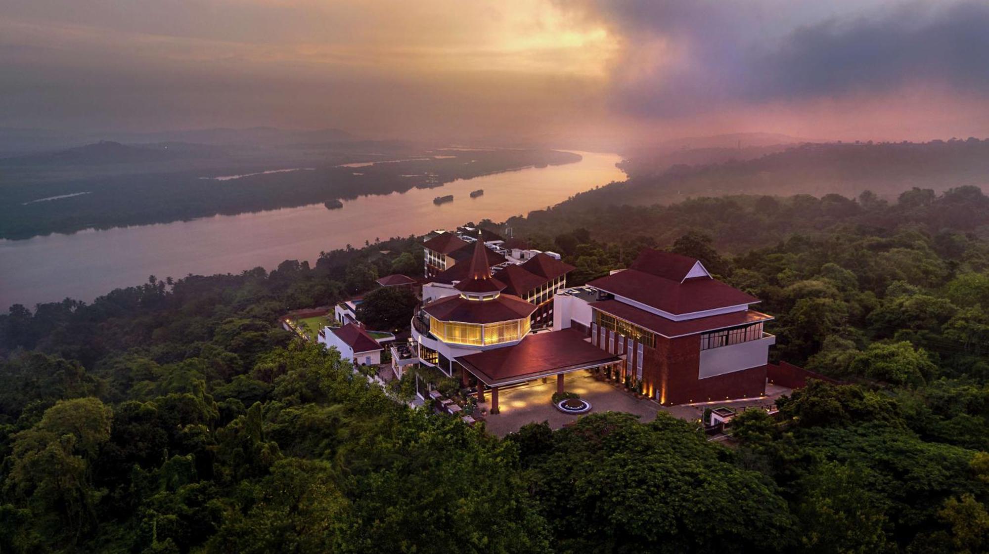 Hotel Doubletree By Hilton Goa - Panaji Esterno foto