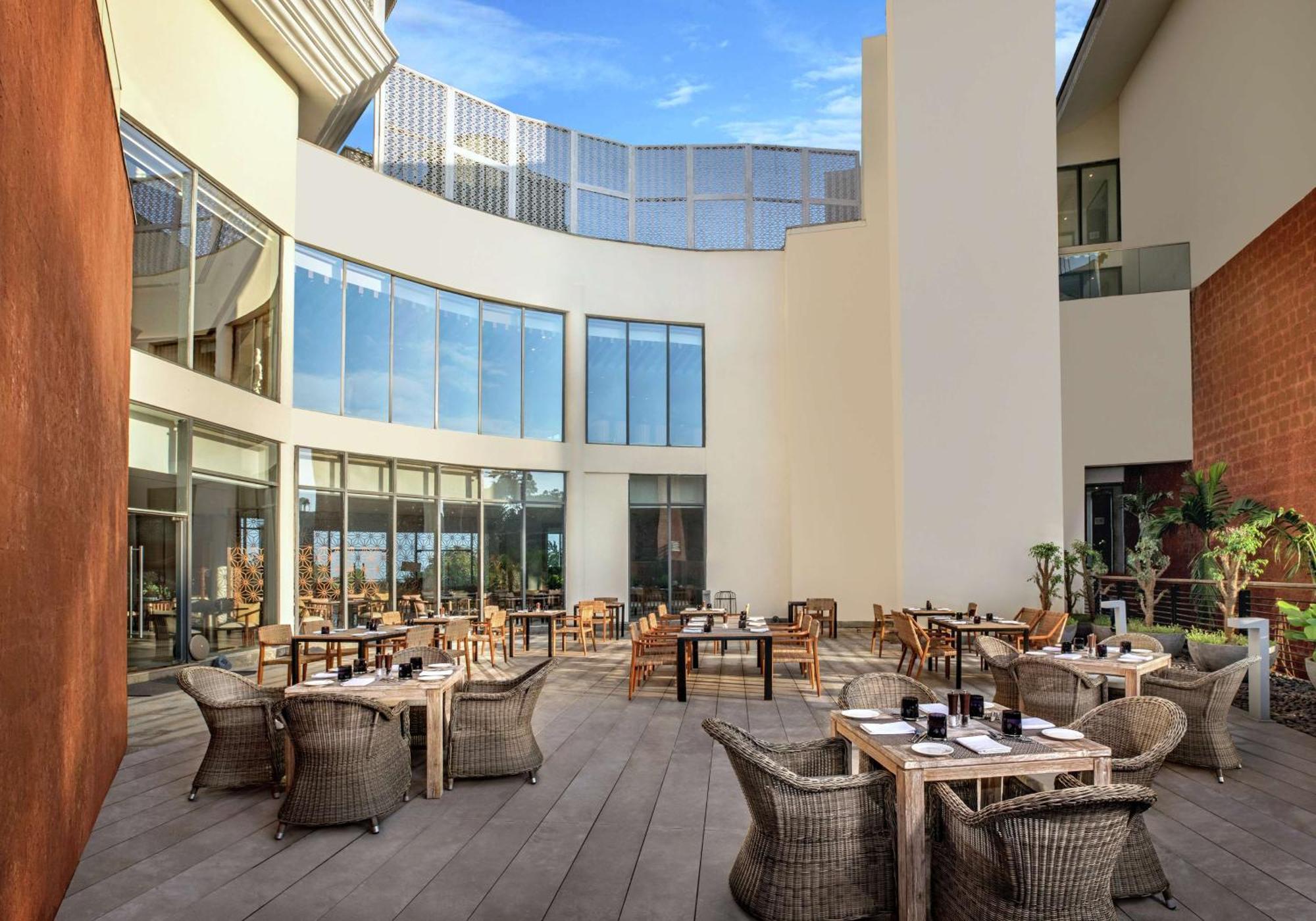 Hotel Doubletree By Hilton Goa - Panaji Esterno foto